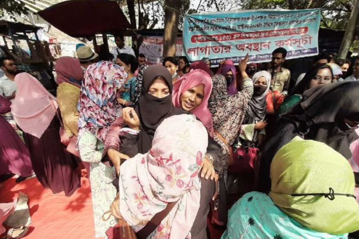 আন্দোলনে বিজয়ী হয়ে রাজধানী ছাড়ছেন প্রাথমিকের সহকারি শিক্ষকরা