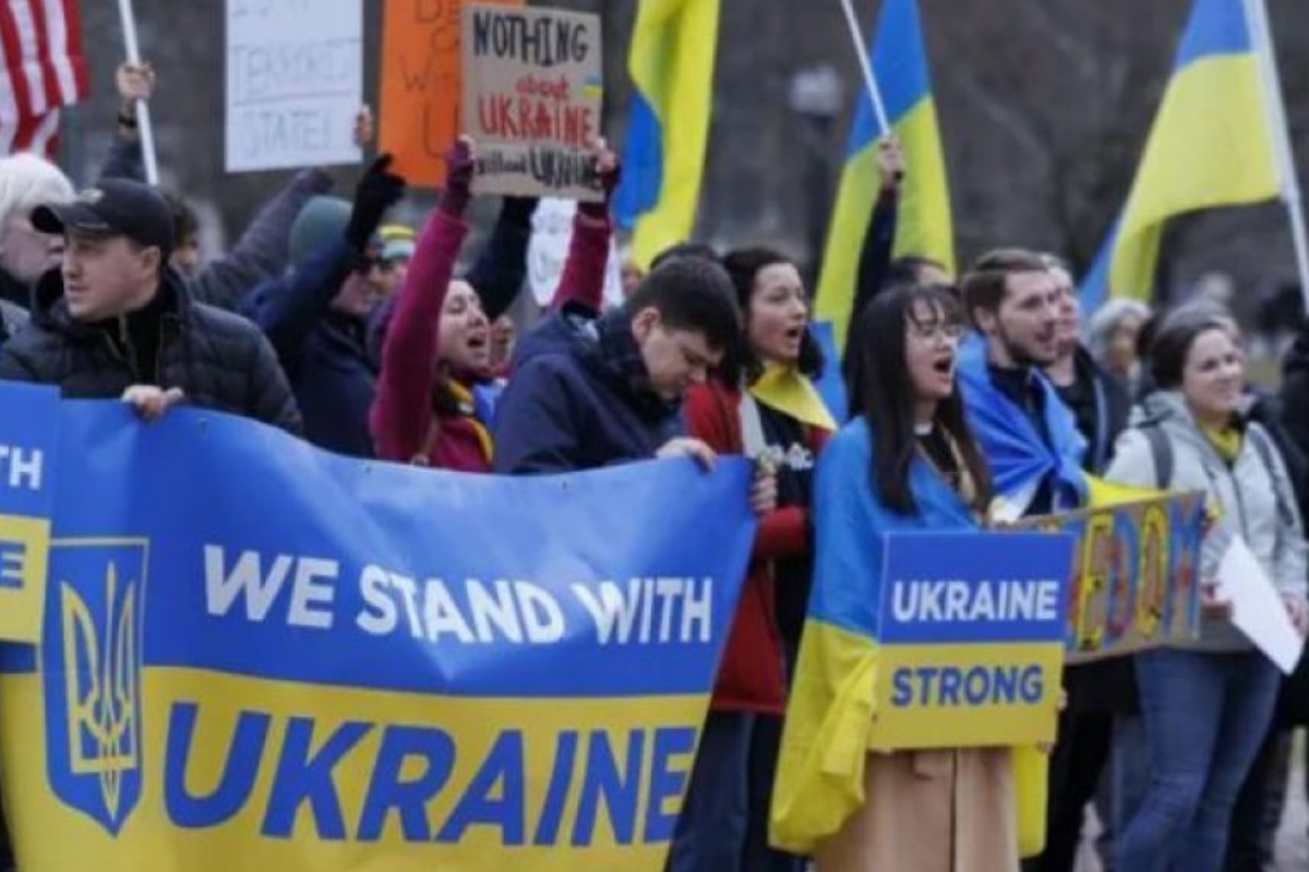 ট্রাম্প-জেলেনস্কি বাগবিতণ্ডা: যুক্তরাষ্ট্রে ইউক্রেনের পক্ষে বিক্ষোভ