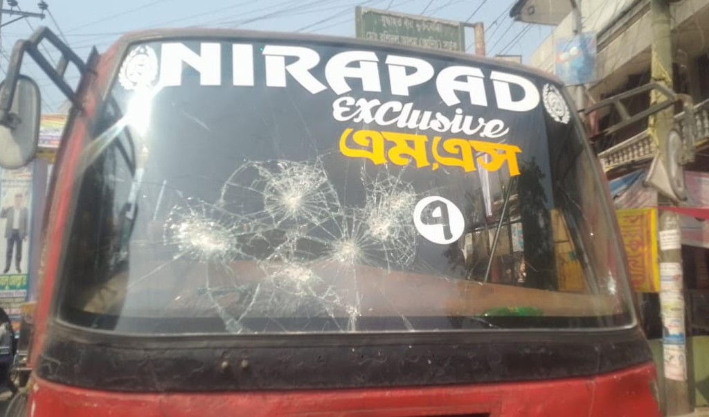 accident 1743054260 দৌলতপুরে পৃথক সড়ক দুর্ঘটনায় নিহত ২