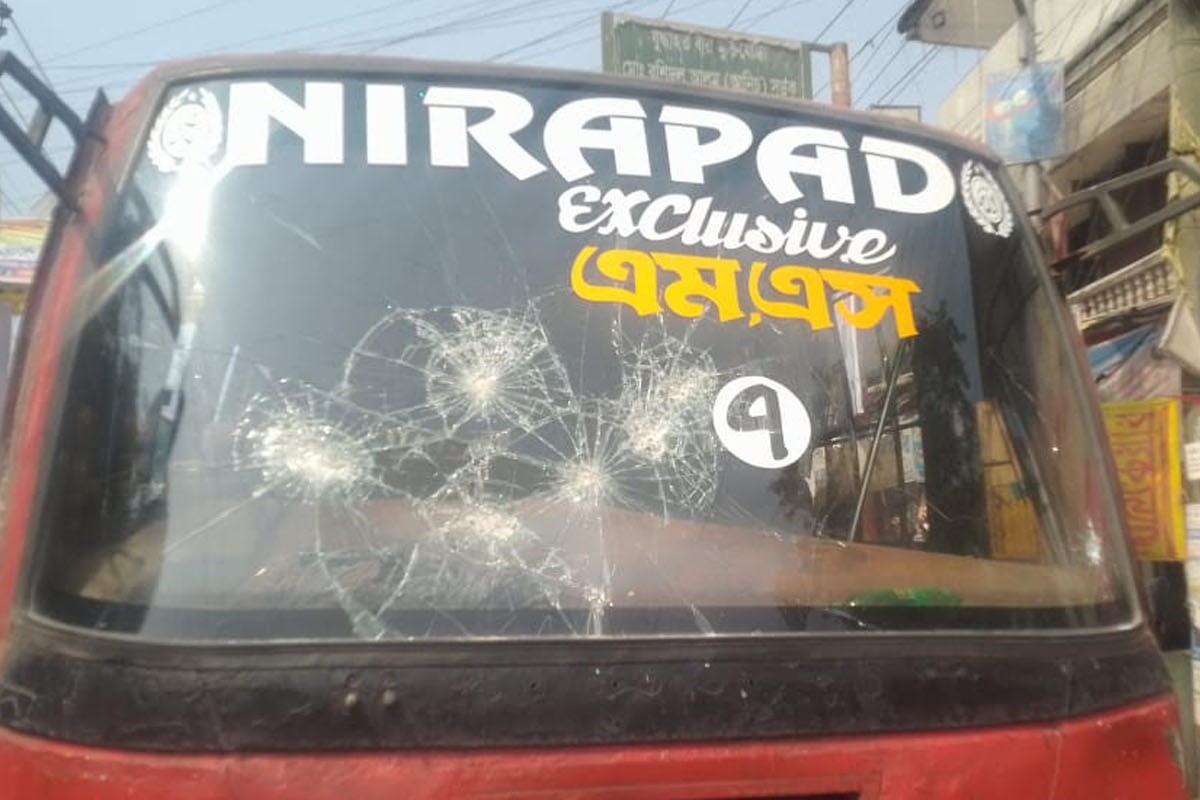 দৌলতপুরে পৃথক সড়ক দুর্ঘটনায় নিহত ২