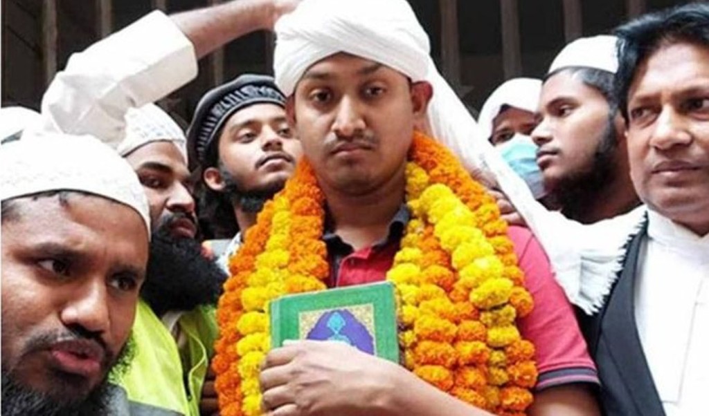 ছাত্রীকে হেনস্তা করার ঘটনায় অর্ণবকে ক্যাম্পাসে অবাঞ্ছিত ঘোষণা করলো ঢাবি শিক্ষার্থীরা 4 arnab 1741329107 ছাত্রীকে হেনস্তা করার ঘটনায় অর্ণবকে ক্যাম্পাসে অবাঞ্ছিত ঘোষণা করলো ঢাবি শিক্ষার্থীরা