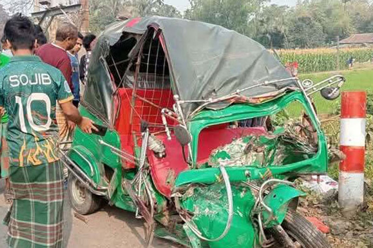 ময়মনসিংহে ট্রাক-সিএনজিচালিত অটোরিকশার মুখোমুখি সংঘর্ষে প্রাণ গেলো তিনজনের