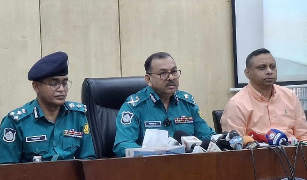 বেসরকারি নিরাপত্তা কর্মীরা 'অক্সিলারি পুলিশ ফোর্স' হিসেবে কাজ করবেন: ডিএমপি 4 auxuliaryforce 1741420589 বেসরকারি নিরাপত্তা কর্মীরা 'অক্সিলারি পুলিশ ফোর্স' হিসেবে কাজ করবেন: ডিএমপি