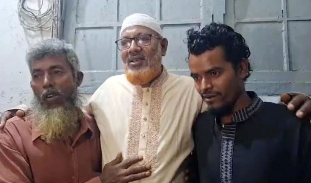 কান ধরিয়ে উঠবসকাণ্ডে ক্ষমা চাইলেন বণিক সমিতির নেতা আজিজ 2 aziz 1741841116 কান ধরিয়ে উঠবসকাণ্ডে ক্ষমা চাইলেন বণিক সমিতির নেতা আজিজ
