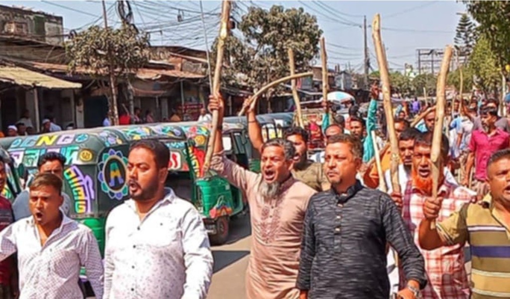 শ্রমিক নেতাদের উপর হামলার প্রতিবাদে বগুড়ায় যান চলাচল বন্ধ 3 bagra 1742366719 শ্রমিক নেতাদের উপর হামলার প্রতিবাদে বগুড়ায় যান চলাচল বন্ধ