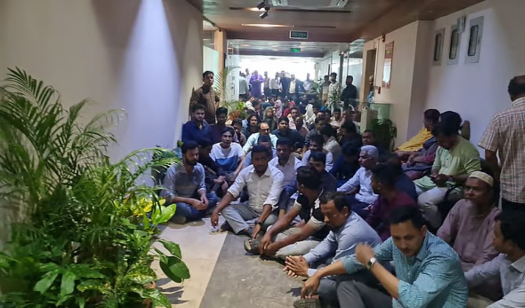 বিএসইসি চেয়ারম্যানের পদত্যাগ দাবি করছেন কর্মকর্তা-কর্মচারীরা 3 beci 1741170439 বিএসইসি চেয়ারম্যানের পদত্যাগ দাবি করছেন কর্মকর্তা-কর্মচারীরা