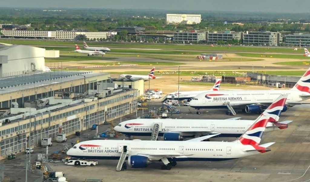 biman 1742544590 অগ্নিকাণ্ডের ঘটনায় হিথ্রো বিমানবন্দর বন্ধ ঘোষণা, বাতিল হচ্ছে ১৩০০ ফ্লাইট
