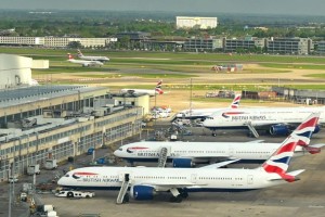 অগ্নিকাণ্ডের ঘটনায় হিথ্রো বিমানবন্দর বন্ধ ঘোষণা, বাতিল হচ্ছে ১৩০০ ফ্লাইট