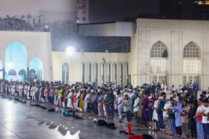 প্রথম তারাবির নামাজে মুসল্লিদের ঢল, দেশজুড়ে রমজানের আমেজ