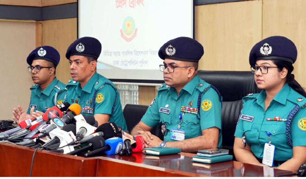 ডাকাত ধরে পুরস্কার ও অক্সিলিয়ারি ফোর্সে নিয়োগ পাচ্ছেন ৫ শ্রমিক 2 dmp 1743063844 ডাকাত ধরে পুরস্কার ও অক্সিলিয়ারি ফোর্সে নিয়োগ পাচ্ছেন ৫ শ্রমিক