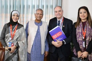 আন্তর্জাতিক মান অনুযায়ী শ্রম আইন সংস্কারের নির্দেশ প্রধান উপদেষ্টার