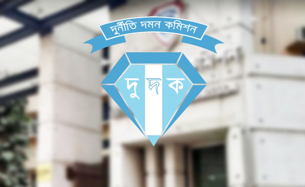 সাবেক শিল্প প্রতিমন্ত্রী ওমর ফারুক, তাঁর স্ত্রীসহ ৪ জনের বিরুদ্ধে দুদকের মামলা