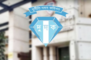 সাবেক শিল্প প্রতিমন্ত্রী ওমর ফারুক, তাঁর স্ত্রীসহ ৪ জনের বিরুদ্ধে দুদকের মামলা