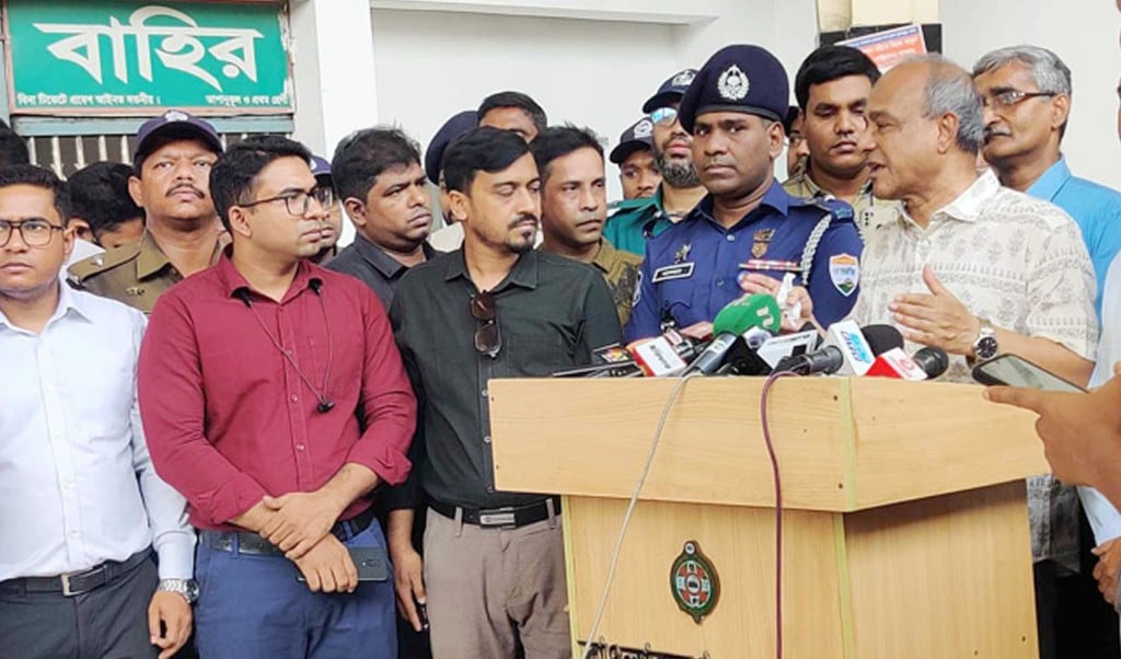 eidhome 1743317582 এবার কি কারণে ট্রেনের টিকিট কালোবাজারি হয়নি জানালেন স্বরাষ্ট্র উপদেষ্টা