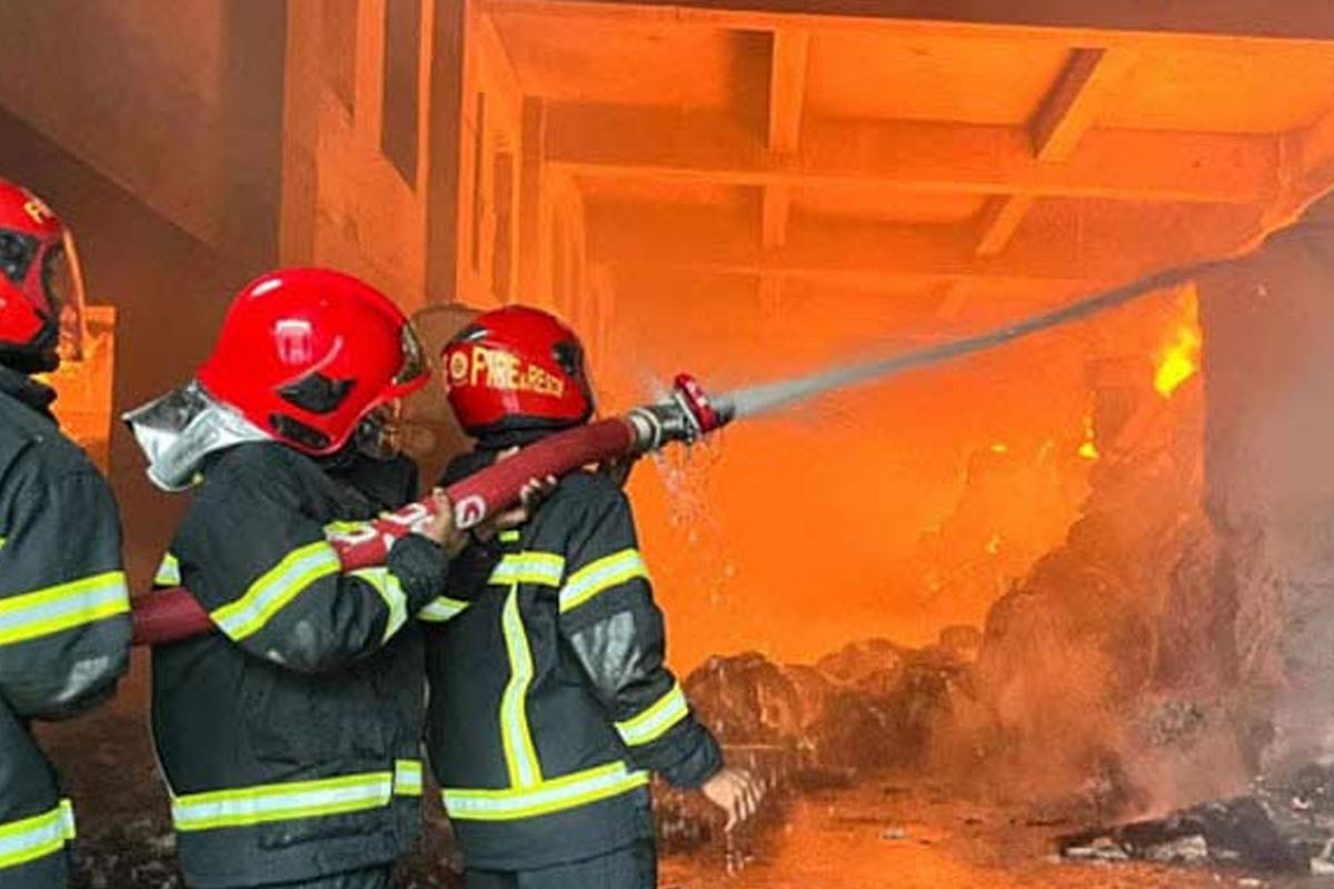 রাজধানীর শাহজাদপুরে আবাসিক হোটেলে আগুন, নিহত ৪