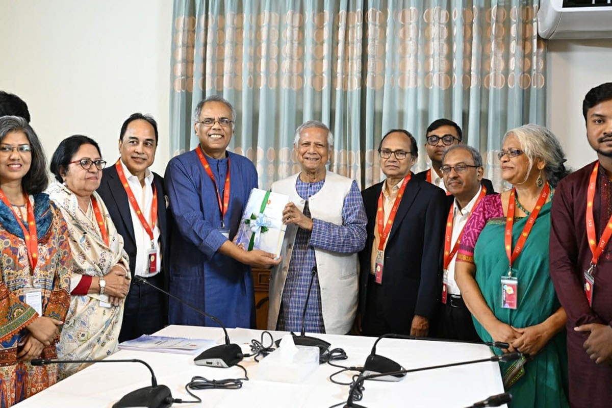 বাস্তবায়নযোগ্য প্রস্তাবগুলো অনতিবিলম্বে কার্যকর করার উদ্যোগ গ্রহণ করা হবে: প্রধান উপদেষ্টা