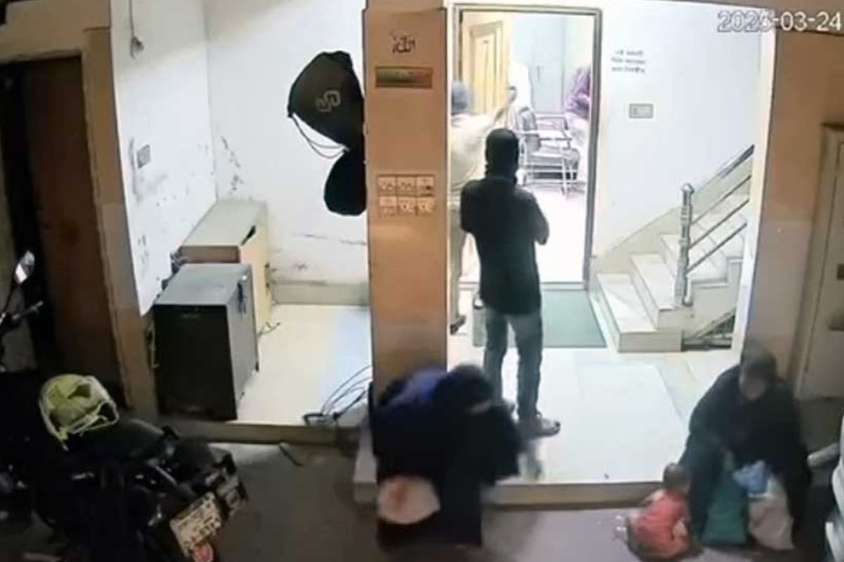 মোহাম্মদপুরে চাঁদা দাবি করে বাসায় ঢুকে গুলি