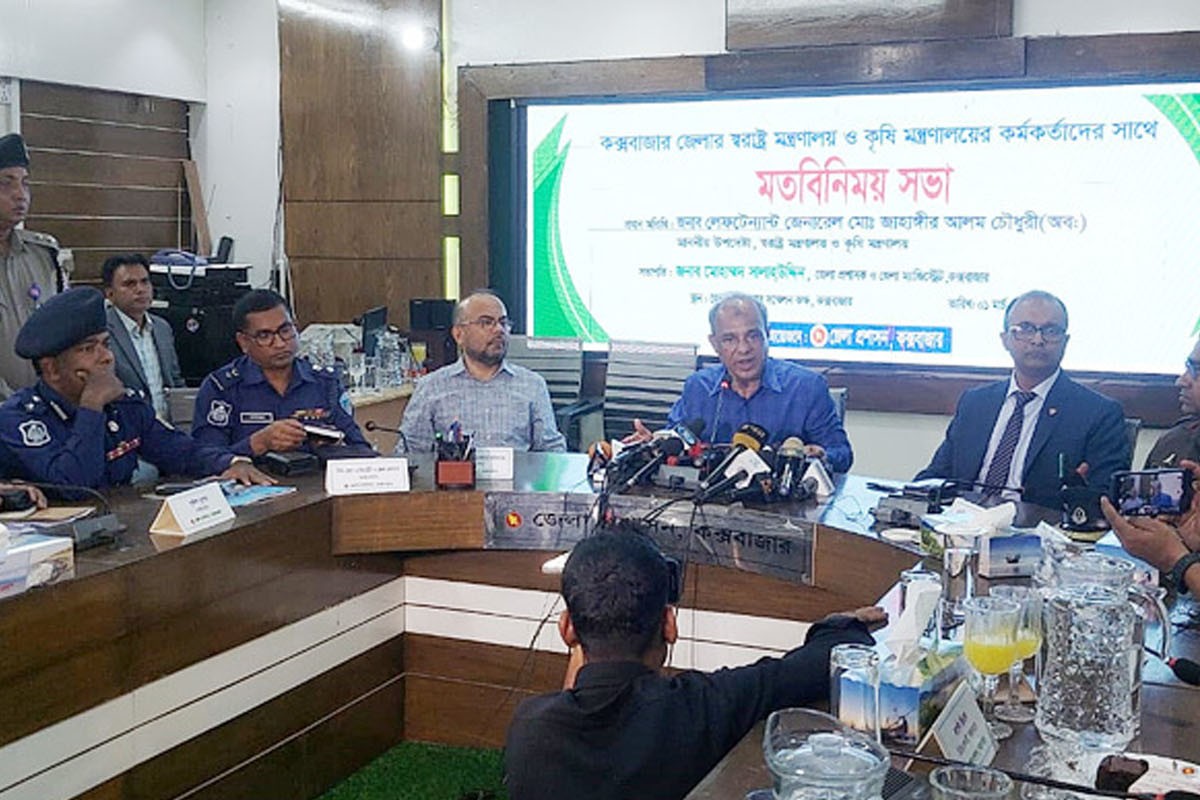 ক্ষমতায় আসার সম্ভাবনা আছে এমন নেতাকর্মীদের তেল দেওয়া প্রশাসনের একটি রোগ: স্বরাষ্ট্র উপদেষ্টা