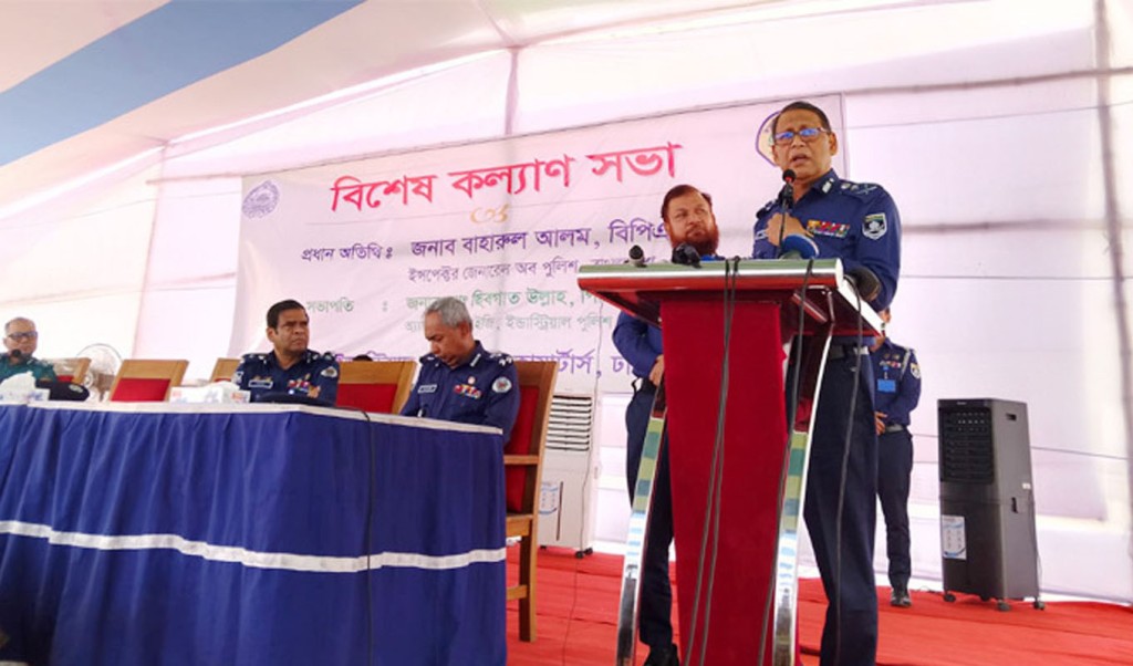 আমাদের ওপর আক্রমণ করবেন না, পুলিশতো মানুষের শত্রু নয়: আইজিপি 3 igp 1741848297 আমাদের ওপর আক্রমণ করবেন না, পুলিশতো মানুষের শত্রু নয়: আইজিপি