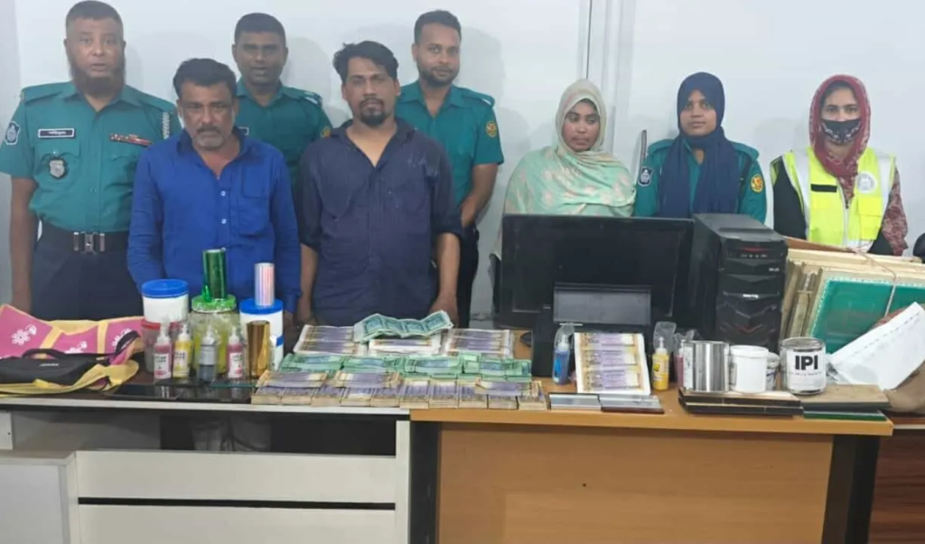২০ লক্ষ টাকার জাল নোটসহ গ্রেপ্তার ৩ 3 image 1360x800 10 1742020992 ২০ লক্ষ টাকার জাল নোটসহ গ্রেপ্তার ৩
