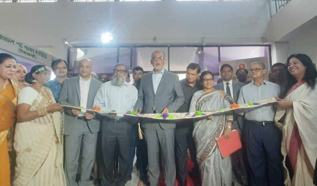 বহুমুখী পাটপণ্য ও তাঁত বস্ত্র মেলা উদ্বোধন করলেন বাণিজ্য উপদেষ্টা 3 image 1360x800 12 1741243261 বহুমুখী পাটপণ্য ও তাঁত বস্ত্র মেলা উদ্বোধন করলেন বাণিজ্য উপদেষ্টা
