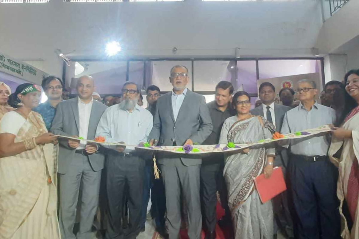 বহুমুখী পাটপণ্য ও তাঁত বস্ত্র মেলা উদ্বোধন করলেন বাণিজ্য উপদেষ্টা