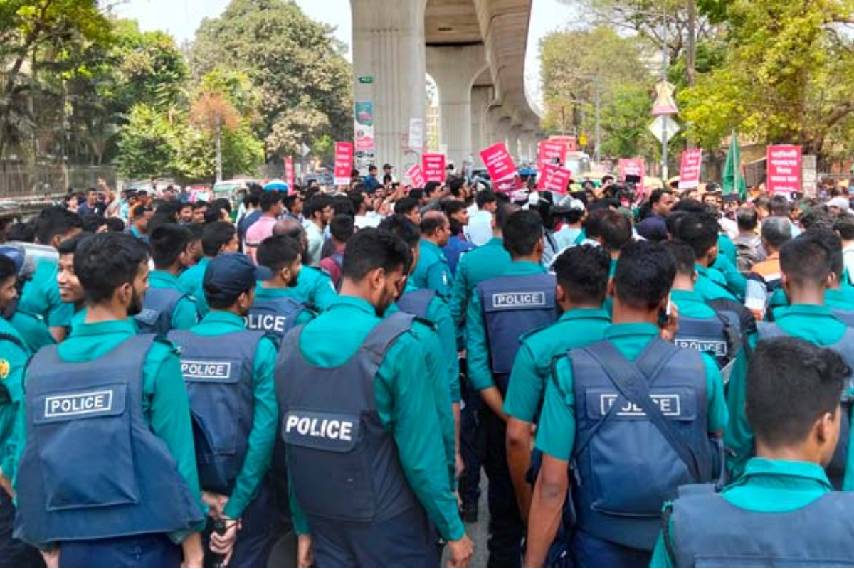 ইনকিলাব মঞ্চকে পথেই আটকে দিলো পুলিশ