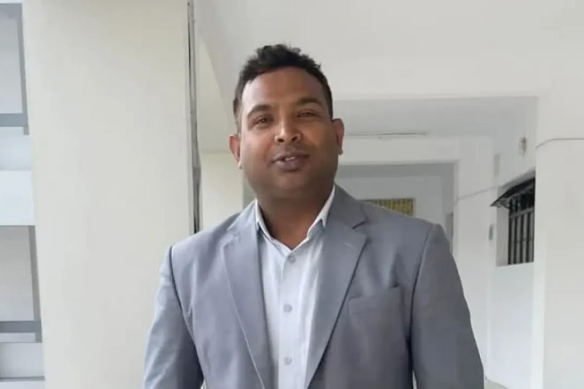 ইবিতে আ.লীগপন্থি শিক্ষককে ধাওয়া দিলেন শিক্ষার্থীরা
