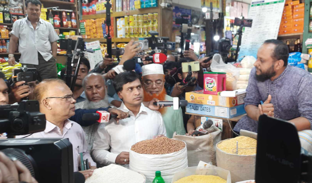 কারওয়ান বাজারে ভোক্তা অধিদপ্তরের অভিযান 4 image 1360x800 16 1740898226 কারওয়ান বাজারে ভোক্তা অধিদপ্তরের অভিযান