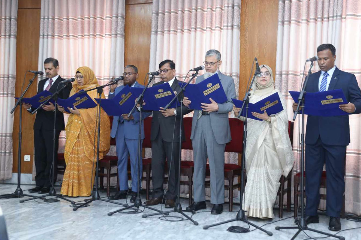 শপথ নিলেন পিএসসির ৭ সদস্য