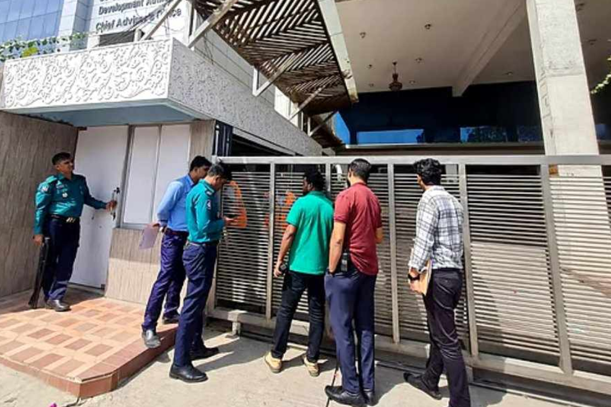 বিএসইসির চেয়ারম্যান ও কমিশনার অবরুদ্ধ