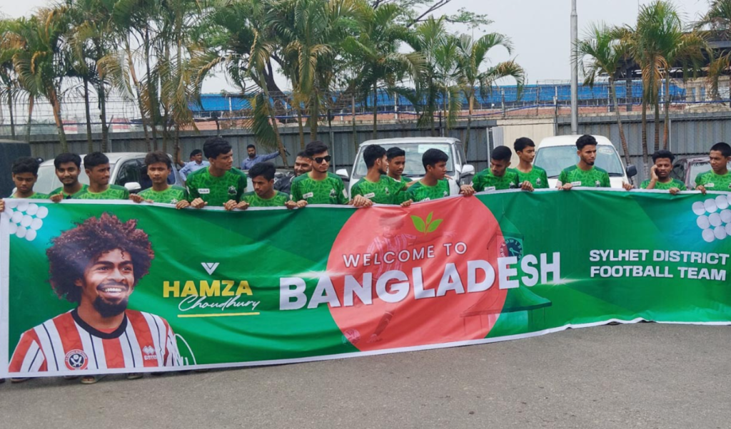 হামজাকে বরণে বিমানবন্দরে ভক্ত সমর্থকরা 9 image 1360x800 27 1742191195 হামজাকে বরণে বিমানবন্দরে ভক্ত সমর্থকরা