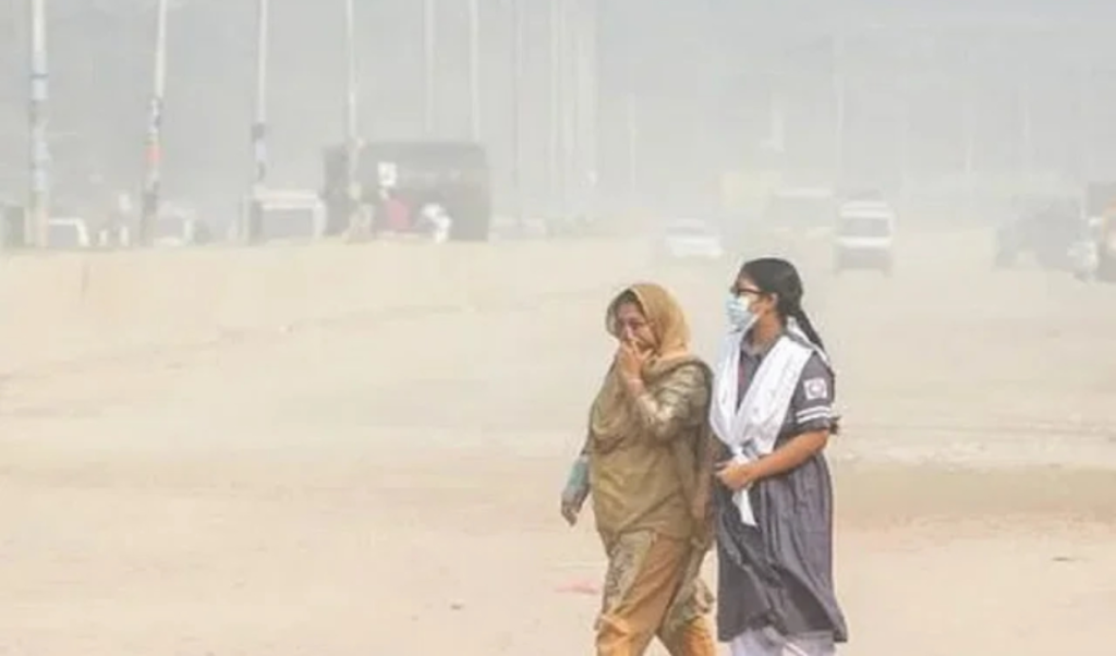 একদিন পর আবারও বায়ু দূষণে শীর্ষে ঢাকা, বাতাস ‘খুব অস্বাস্থ্যকর’ 4 image 1360x800 2 1740971649 একদিন পর আবারও বায়ু দূষণে শীর্ষে ঢাকা, বাতাস ‘খুব অস্বাস্থ্যকর’