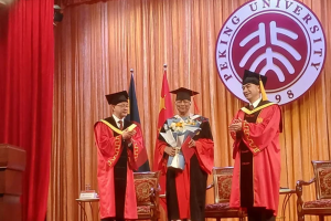 ড. ইউনূসকে সম্মানসূচক ডক্টরেট ডিগ্রি দিলো পিকিং বিশ্ববিদ্যালয়