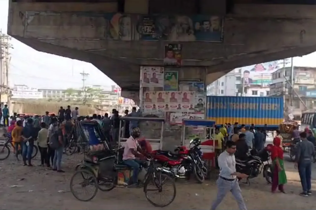 বকেয়া বেতনের দাবিতে গাজীপুরে বিক্ষোভ, ৮ কারখানায় ছুটি
