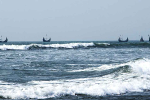 বঙ্গোপসাগর থেকে ৫৬ জেলেকে ধরে নিয়ে গেছে মিয়ানমারের নৌবাহিনী