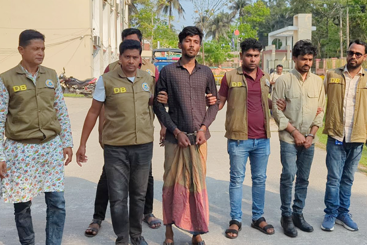 ছাত্রলীগের পরিকল্পনায় কাফির বাড়িতে অগ্নিসংযোগ, গ্রেপ্তার ২