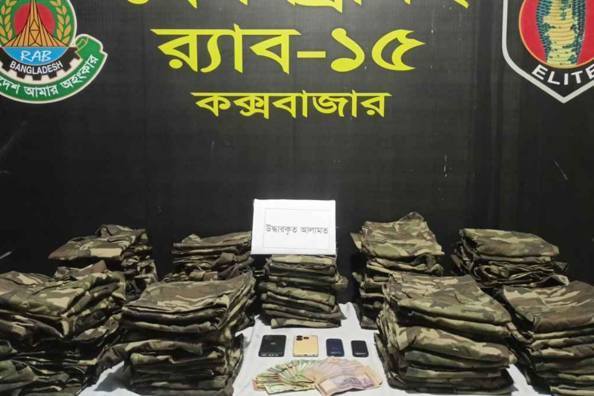 আরাকান আর্মির ইউনিফর্মসহ আটক ৩