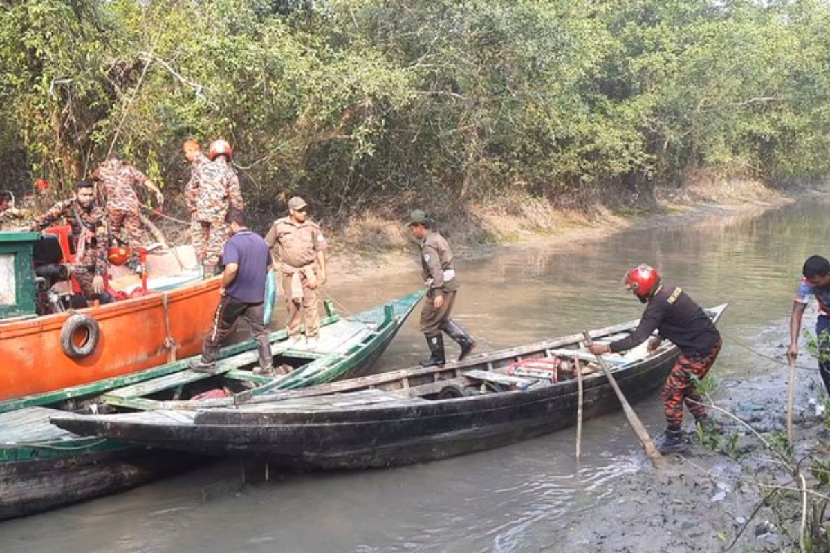 সুন্দরবনের আগুন সম্পূর্ণরূপে নিয়ন্ত্রণে, চলছে সর্বশেষ তল্লাশি