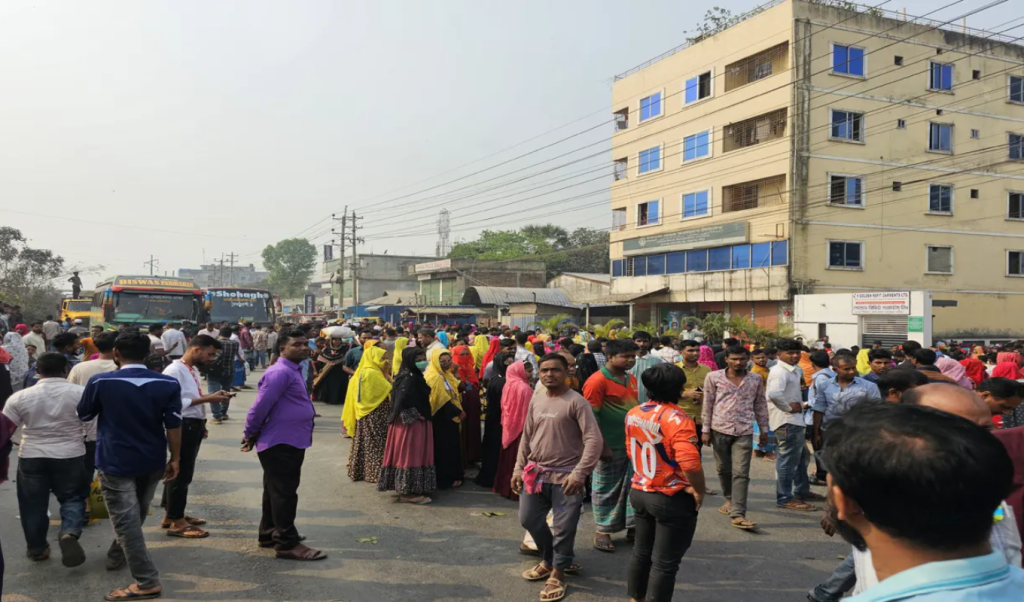 শ্রমিক নিহতের ঘটনায় ঢাকা-ময়মনসিংহ মহাসড়ক অবরোধ 4 image 1360x800 7 1741756805 শ্রমিক নিহতের ঘটনায় ঢাকা-ময়মনসিংহ মহাসড়ক অবরোধ