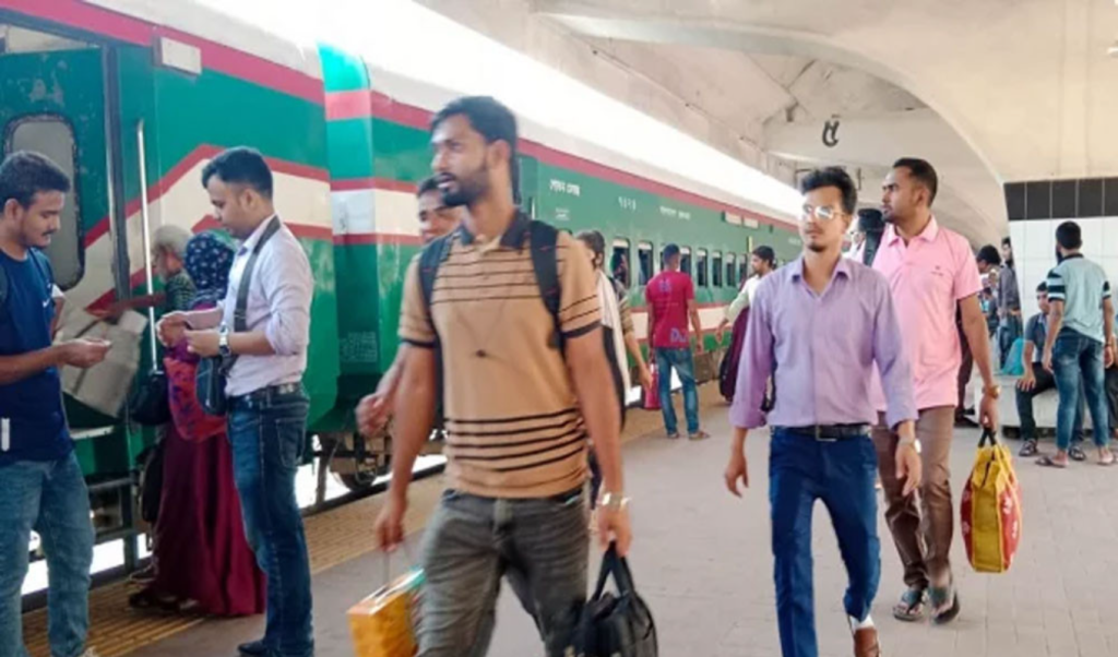 image 1360x800 8 1743140338 ঈদ যাত্রায় ভোগান্তি নেই, উচ্ছ্বসিত যাত্রীরা
