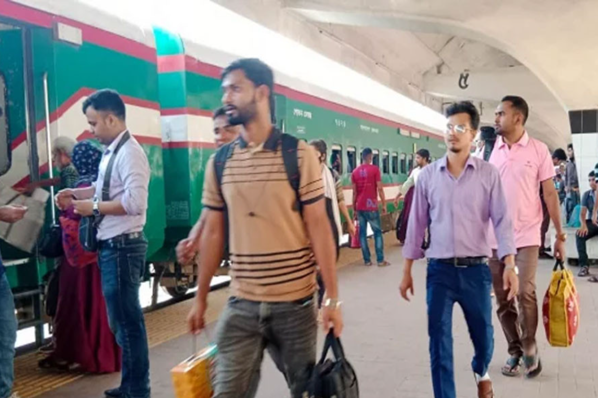ঈদ যাত্রায় ভোগান্তি নেই, উচ্ছ্বসিত যাত্রীরা