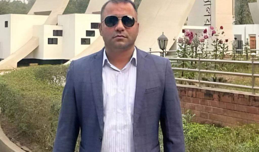 প্রশ্ন ফাঁসকাণ্ডে যেভাবে ফেঁসে গেলেন কুবি শিক্ষক কাজী আনিছ 3 image 1360x800 9 1741842513 প্রশ্ন ফাঁসকাণ্ডে যেভাবে ফেঁসে গেলেন কুবি শিক্ষক কাজী আনিছ