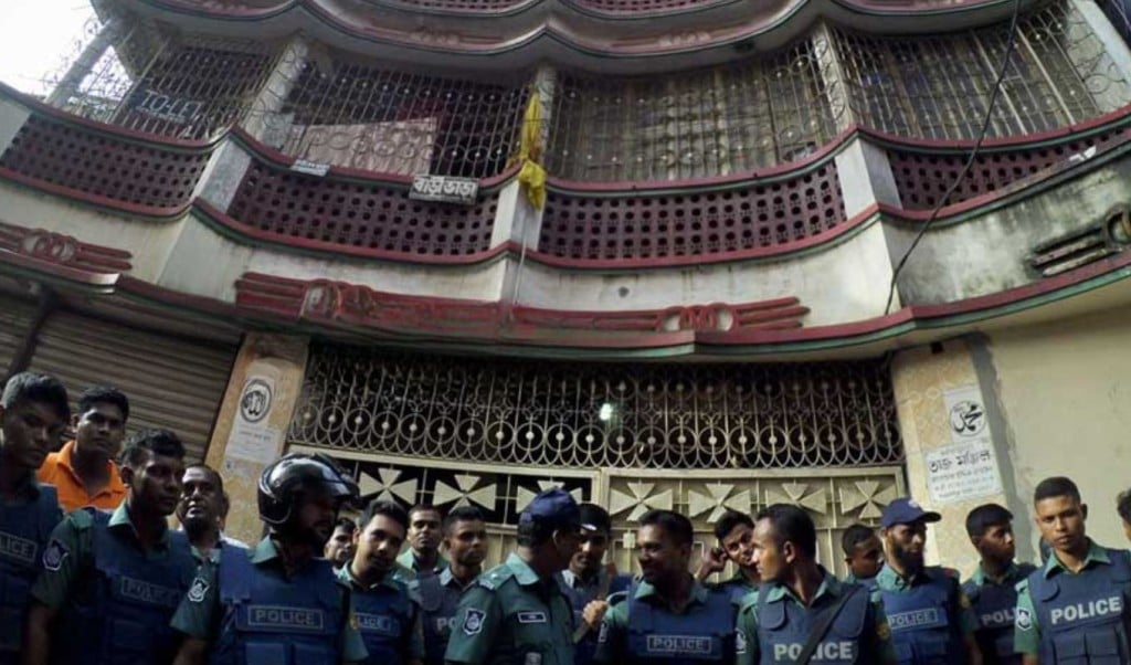jahajbari 1742816077 জাহাজ বাড়িতে ‘জঙ্গি নাটক’ সাজিয়ে ৯ জনকে হত্যার অভিযোগ, সাবেক আইজিসহ ৩ জন কারাগারে