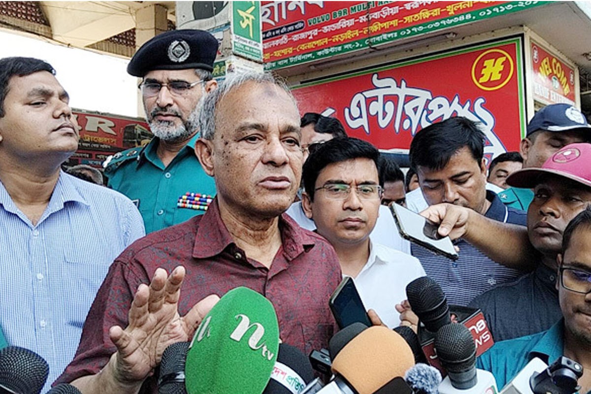 ঈদের ছুটিতে ফাঁকা রাজধানীতে কোন নাশকতার হুমকি নেই: স্বরাষ্ট্র উপদেষ্টা