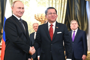 পুতিনকে হাতি উপহার দিলেন মিয়ানমারের জান্তাপ্রধান