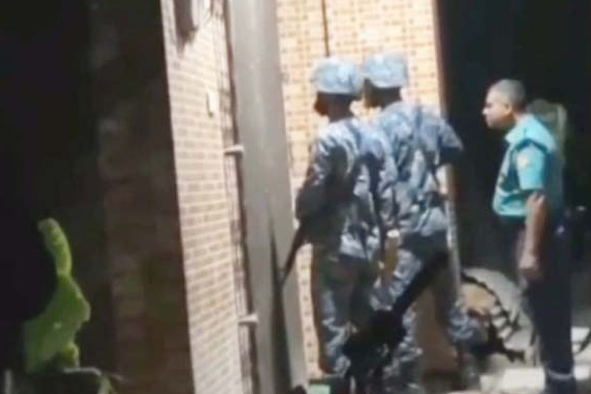 খুলনায় মধ্যরাতে যৌথ বাহিনীর সঙ্গে সন্ত্রাসীদের গোলাগুলি, আটক ১০