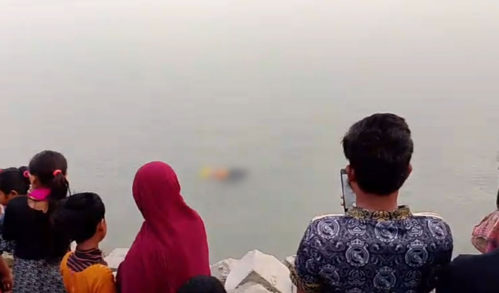 রাতে জন্মদিন উদযাপন, সকালে মিলল গৃহবধূর মরদেহ 3 kostiya 1740830368 রাতে জন্মদিন উদযাপন, সকালে মিলল গৃহবধূর মরদেহ