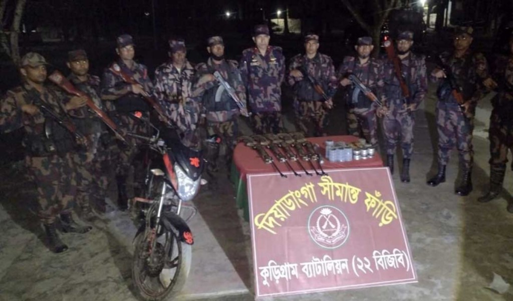 সীমান্তে বিজিবির ধাওয়া খেয়ে অস্ত্র-গোলাবারুদ ফেলে পালাল ভারতীয়রা 3 kurigram 1742046363 সীমান্তে বিজিবির ধাওয়া খেয়ে অস্ত্র-গোলাবারুদ ফেলে পালাল ভারতীয়রা