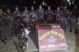 সীমান্তে বিজিবির ধাওয়া খেয়ে অস্ত্র-গোলাবারুদ ফেলে পালাল ভারতীয়রা